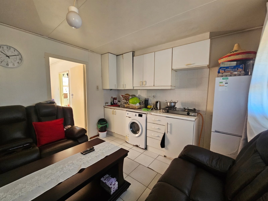 1 Bedroom Property for Sale in Oakglen Western Cape